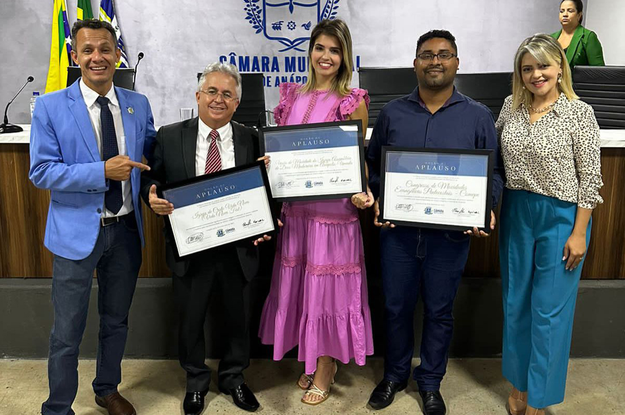 Reamilton Espíndola entrega moções de aplauso a igrejas que realizam congressos na época do Carnaval
