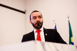 Rimet Jules exalta visita de ex-deputado federal Aldo Arantes à Câmara