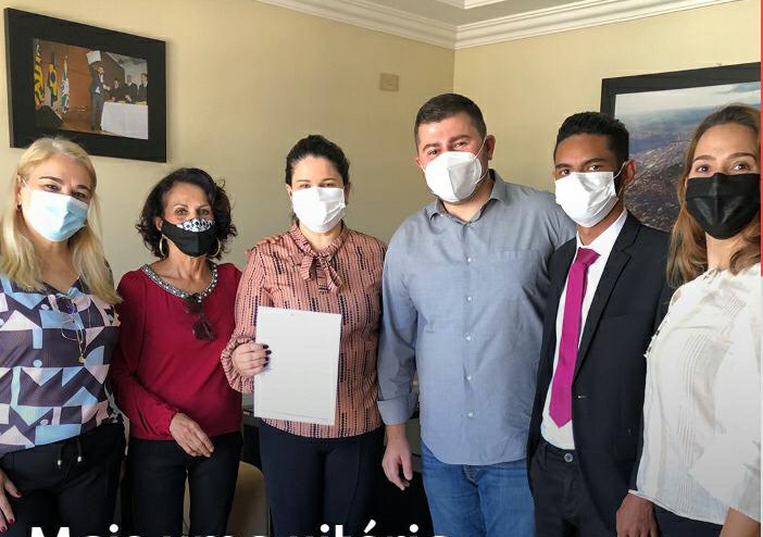 Seliane da SOS comemora título de Utilidade Pública Estadual para ONG SOS Animais Anápolis