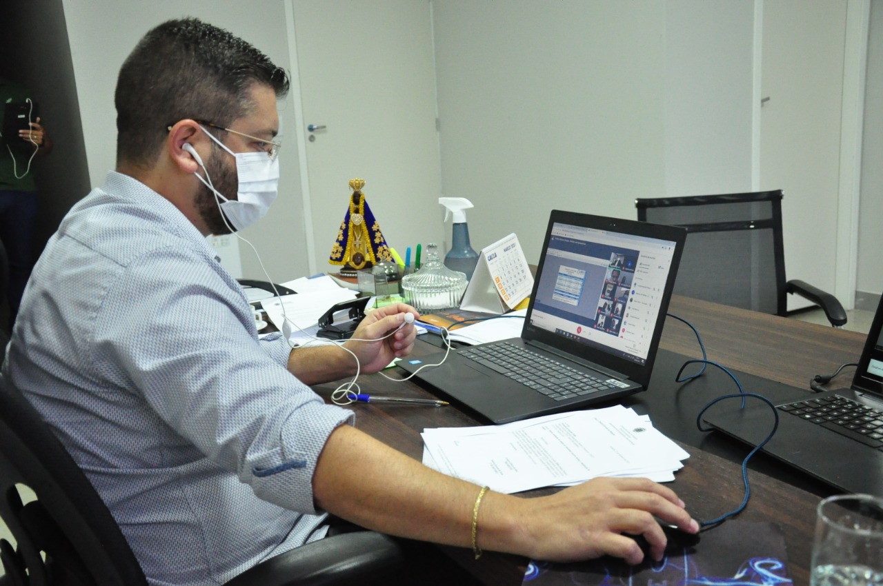 Sessão desta segunda, 15, ocorre por meio remoto e tem transmissão ao vivo