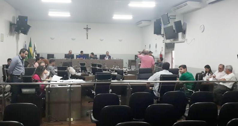 Sessão pública recebe proposta em licitação para construir prédio da Câmara