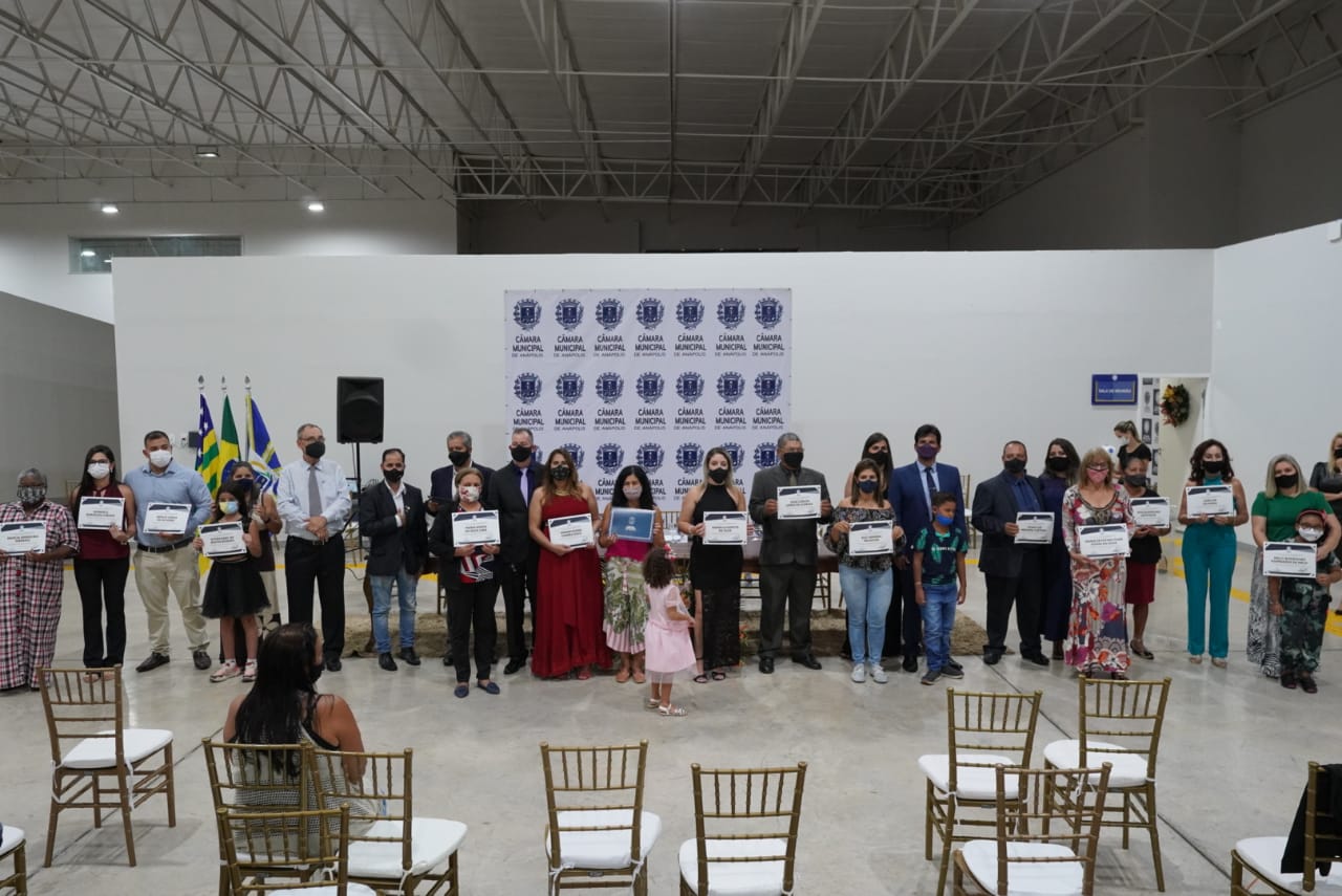 Sessão solene celebra Dia Nacional da Família com entrega de moções de aplauso