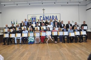 Sessão solene homenageia empresários anapolinos com entrega do Certificado Georges Hajjar