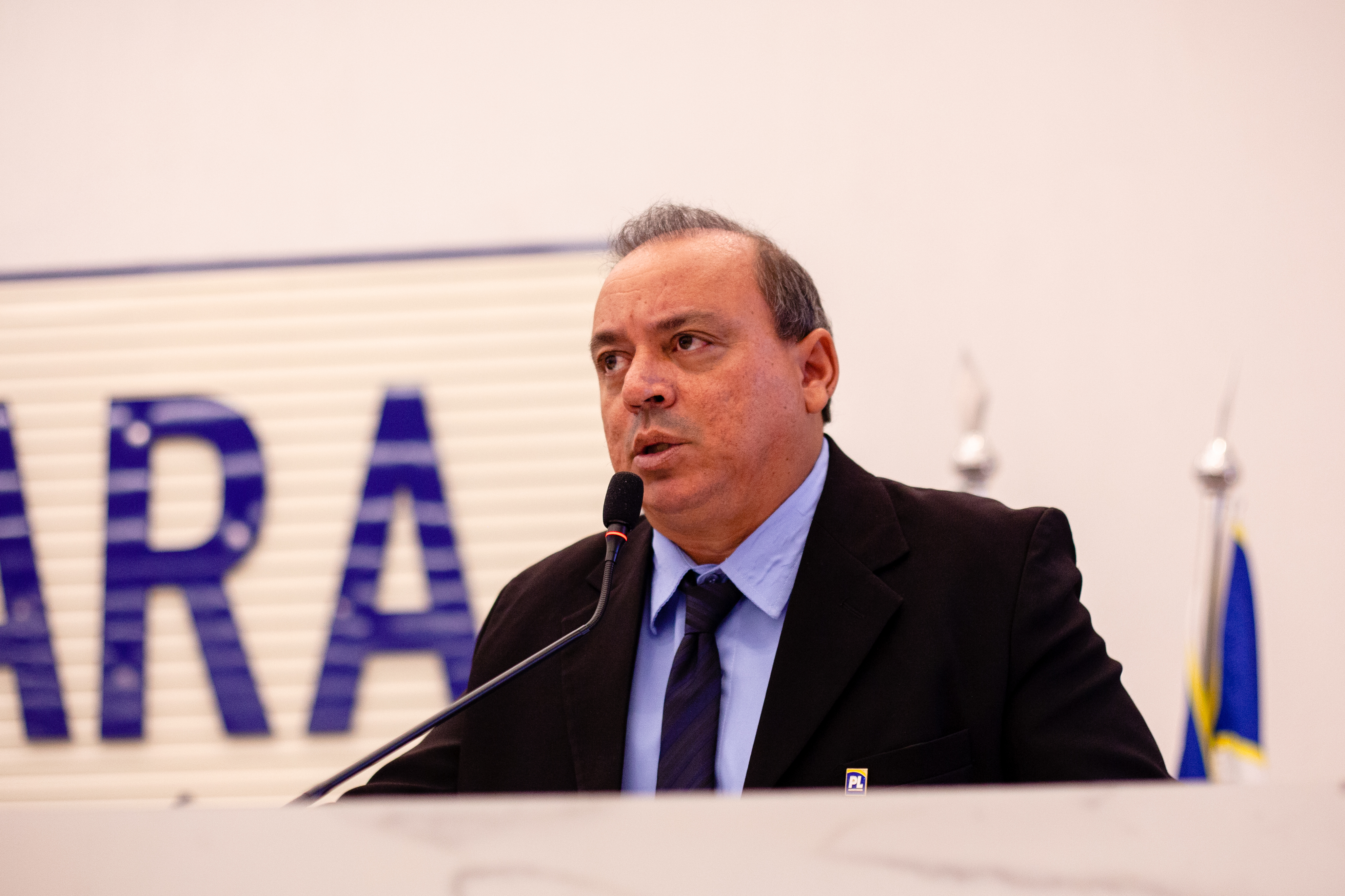 Suender defende implementação de lei que prevê troca de recicláveis por material escolar