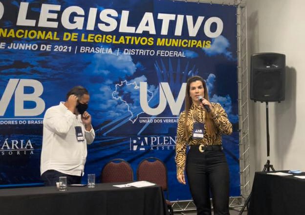 Thaís Souza apresenta projetos ligados à causa animal durante encontro nacional realizado em Brasília