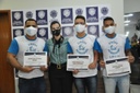 Thaís Souza entrega Moção de Aplauso a voluntários do projeto Irmãos Invisíveis 