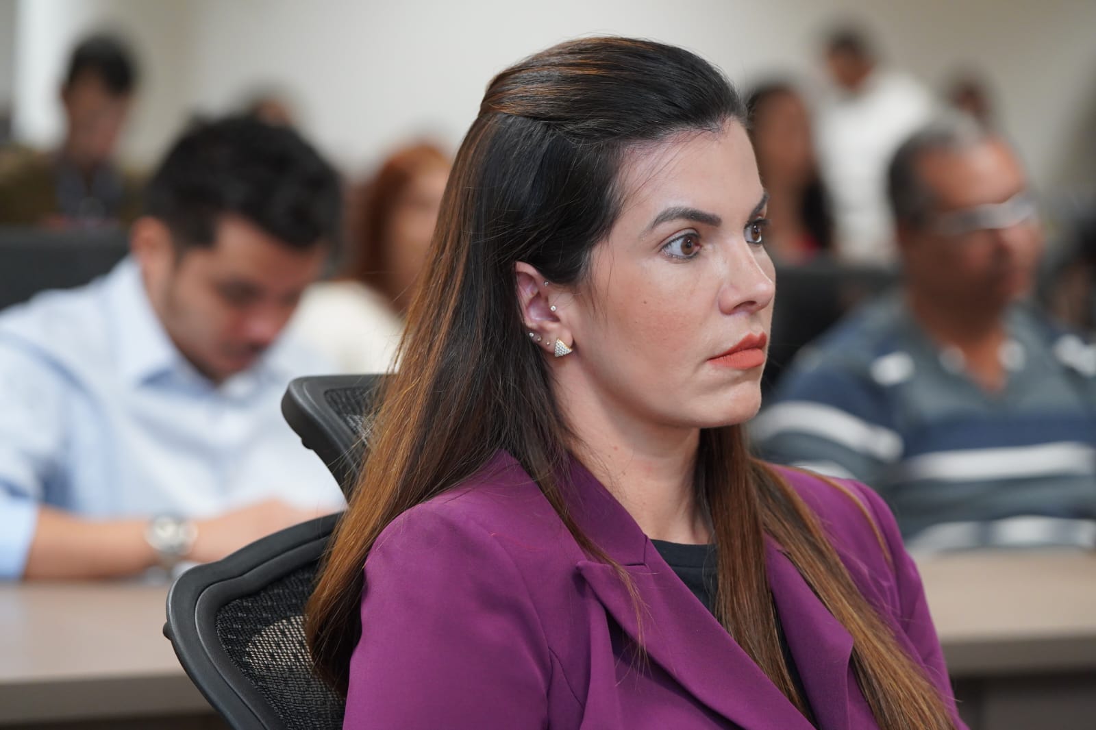 Thais Souza participa de audiência pública sobre controle populacional de cães e gatos e os castramóveis na Alego