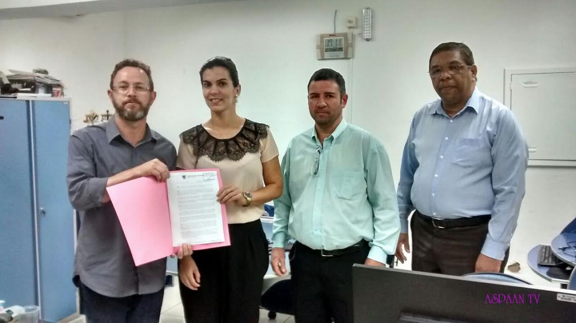 Thaís Souza protocola Projeto de Lei que garante cuidados a animais