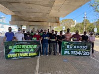 Vereador Policial Federal Suender faz adesivação em apoio ao Projeto de Lei que pede a redução do ICMS do combustível em Goiás