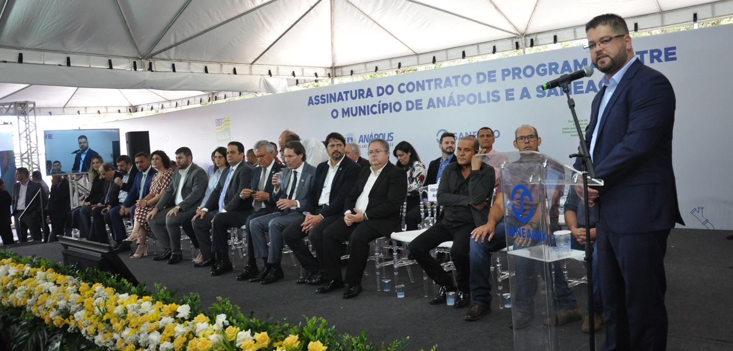 Vereadores presentes na assinatura de novo contrato entre Saneago e Prefeitura de Anápolis 