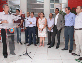Vereadores conferem novo aparelho para tratamento de cálculo renal