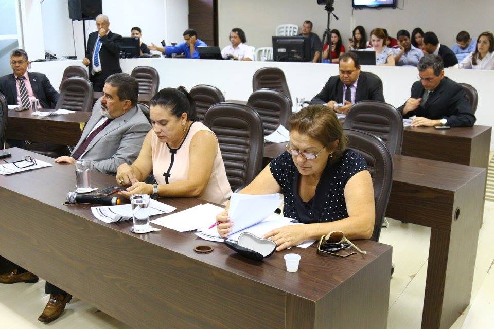 Vereadores discursam sobre “Setembro Amarelo” e obras da cidade
