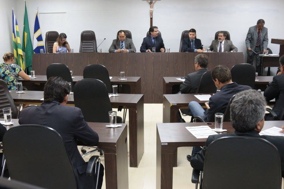 Vereadores discursam sobre obras paralisadas na Tribuna