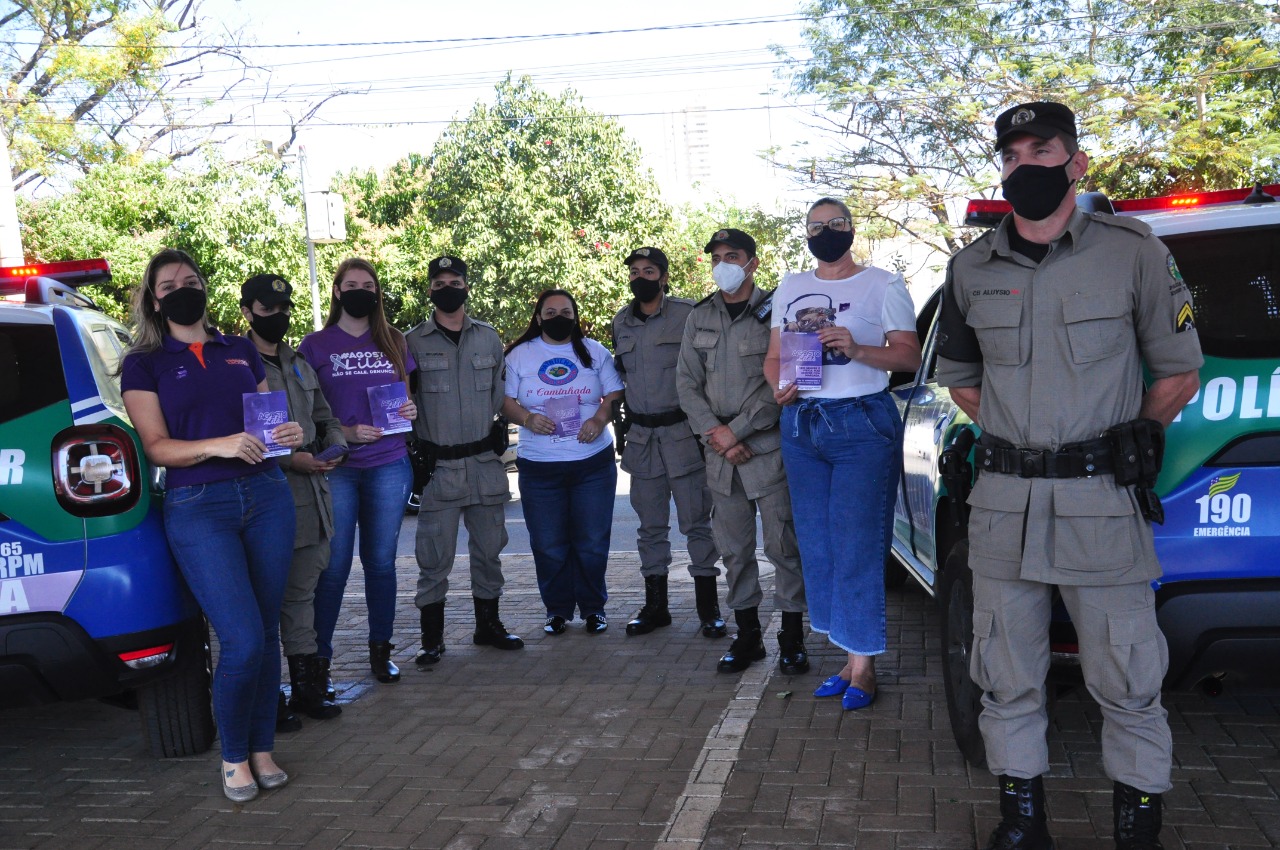 Vereadores fazem nova ação educativa em alusão ao ‘Agosto Lilás’