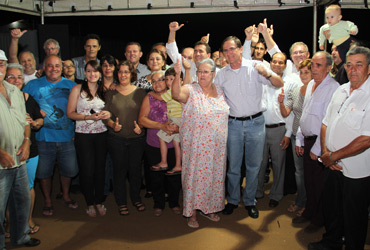  Vereadores participam da entrega de asfalto no bairro Cidade Universitária