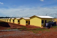 Vereadores participam de entrega de 200 casas populares