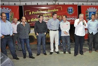  Vereadores participam de entrega de asfalto no bairro Las Palmas