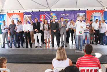  Vereadores participam de entrega do Residencial do Servidor