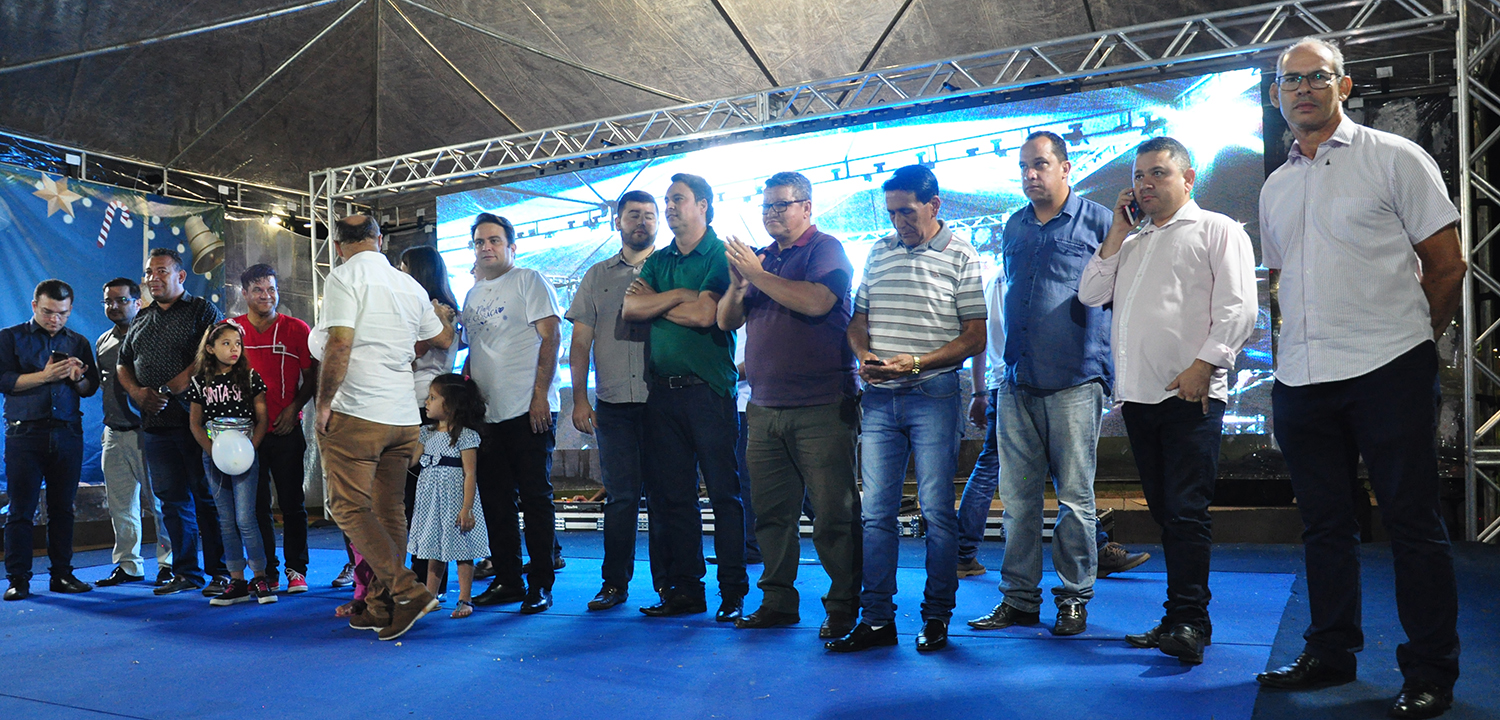 Vereadores prestigiam abertura do Natal de Coração no Parque da Jaiara