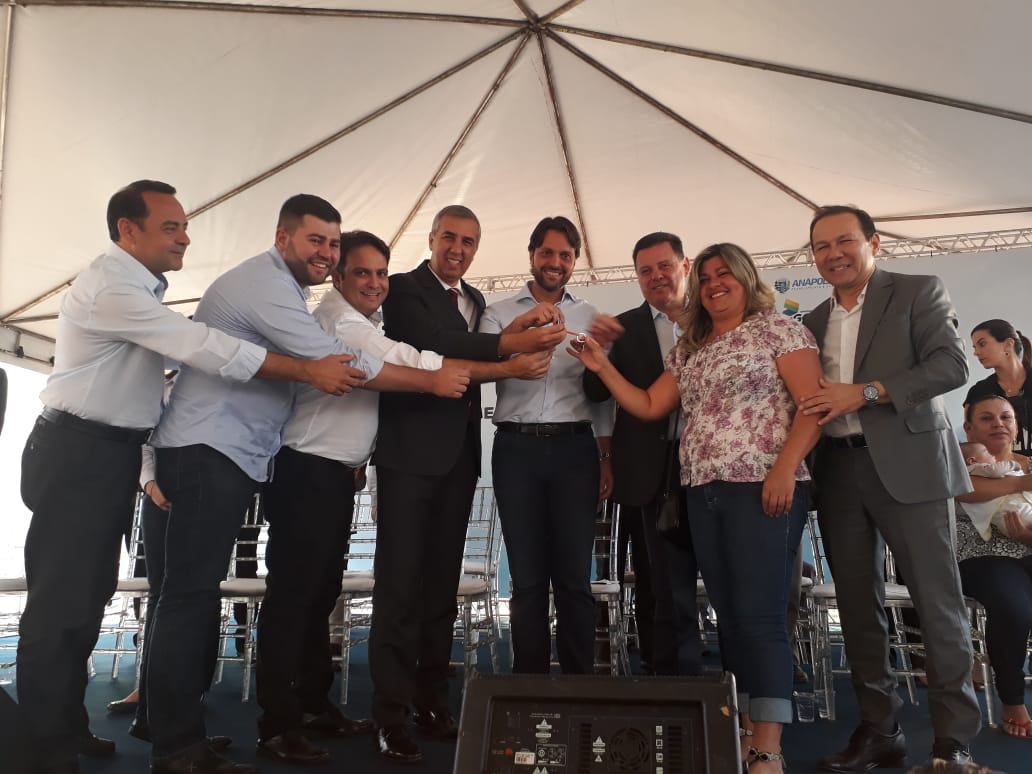 Vereadores participam da entrega dos apartamentos do Residencial Colorado 
