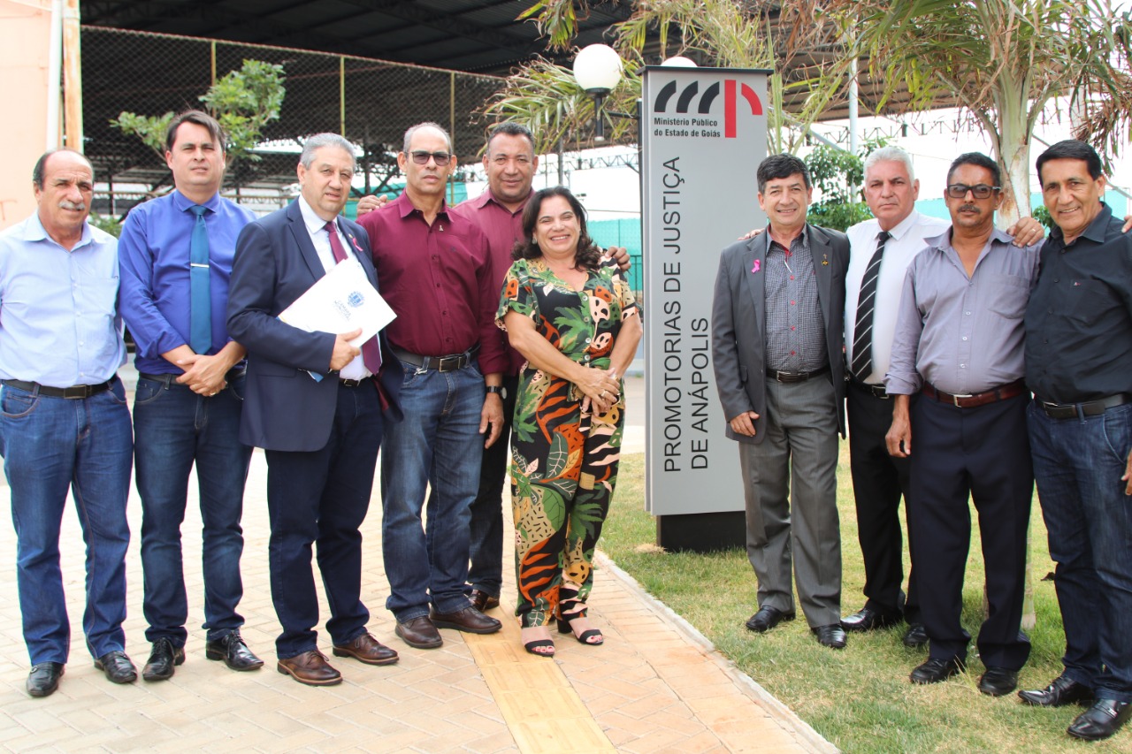 Vereadores se reúnem com promotor Paulo Henrique Martorini para tratar sobre falta de água na cidade