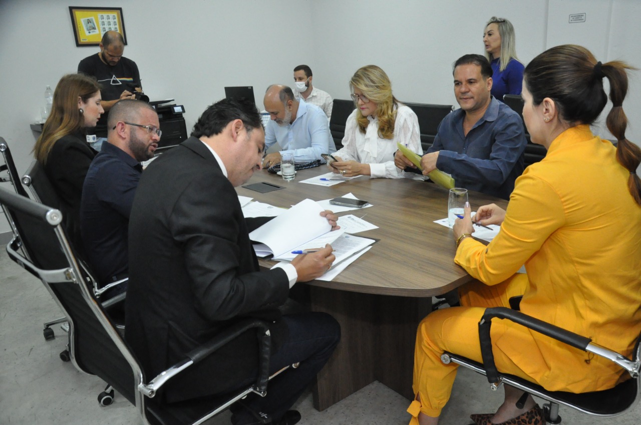 Vereadores se reúnem em cinco comissões para liberar projetos para votação em Plenário