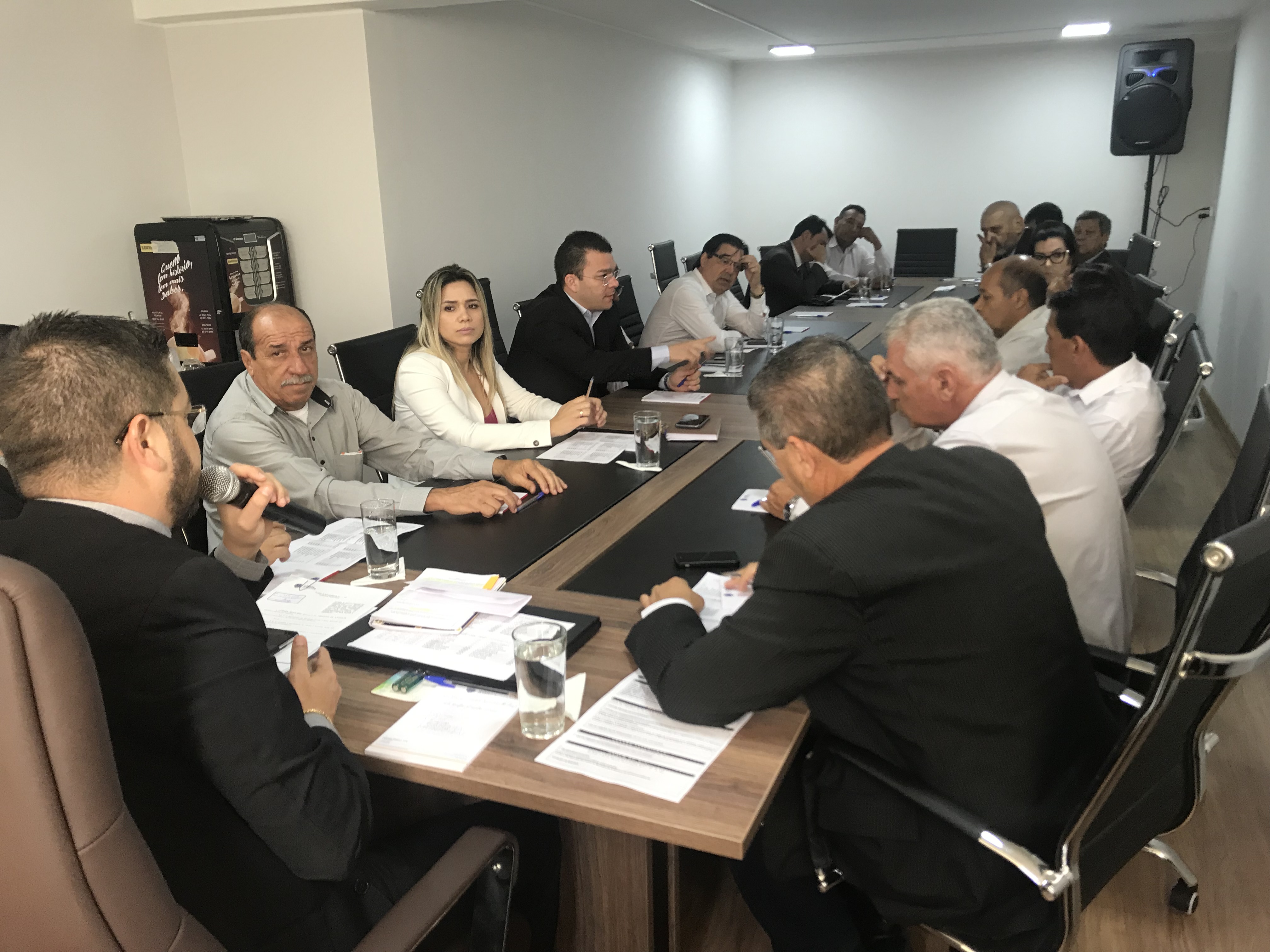 Vereadores se reúnem para composição de comissões e organização de eventos