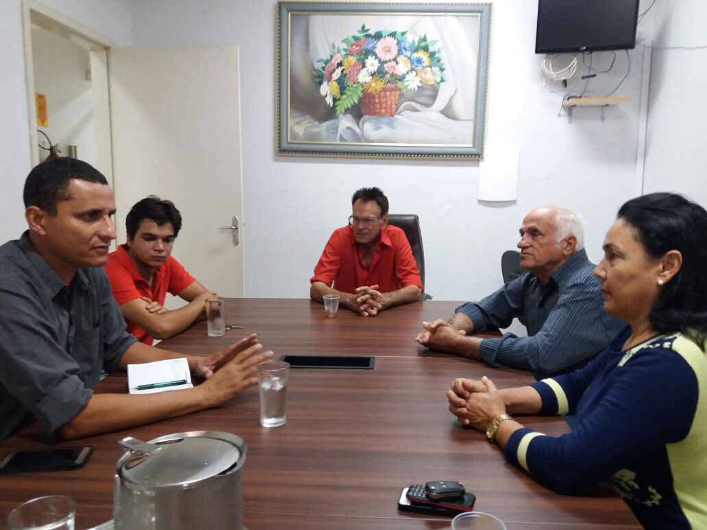 Vilma Rodrigues recebe feirantes, que reclamam de ambulantes irregulares