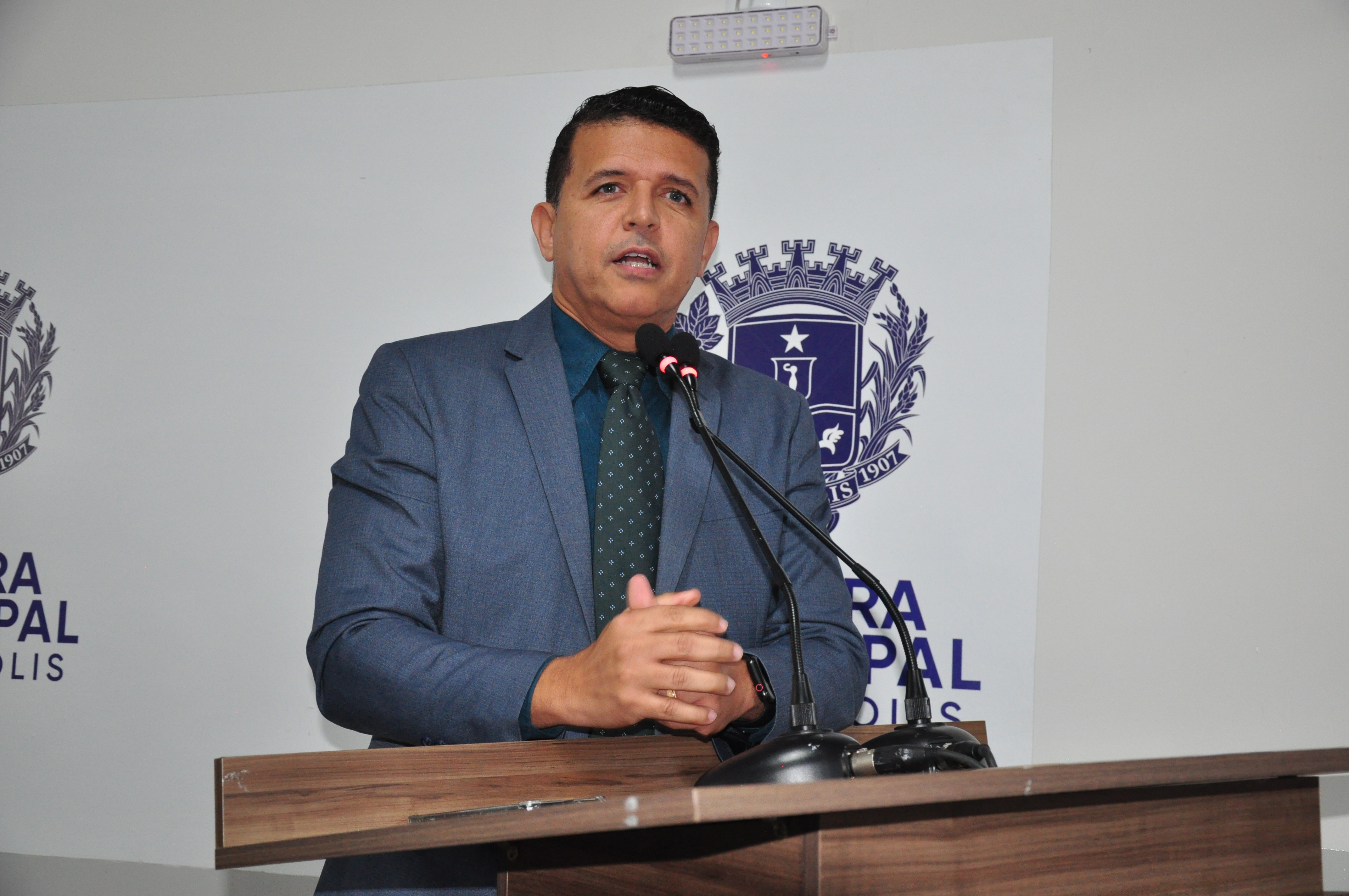 Wederson destaca projeto do prefeito que reajusta gratificação para gestores de unidades escolares